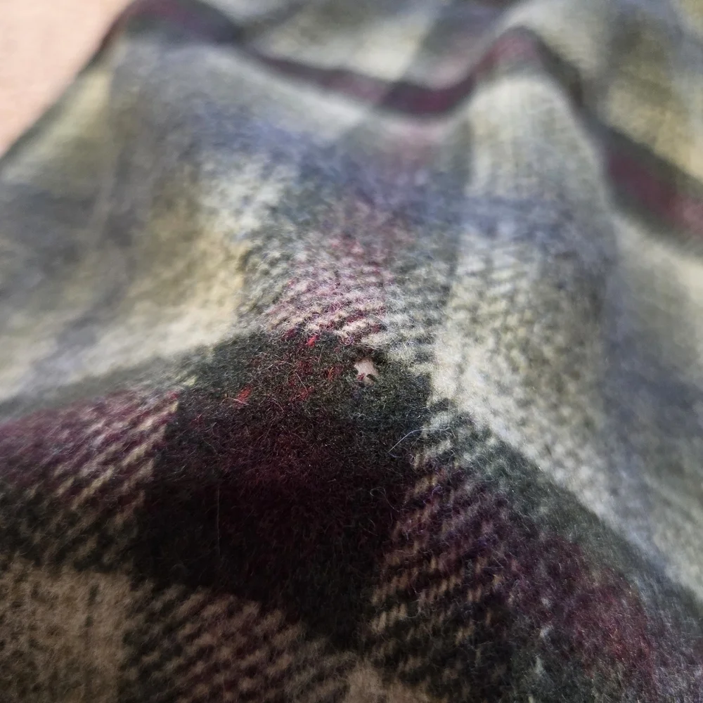 American Eagle Outfitters chic plaid